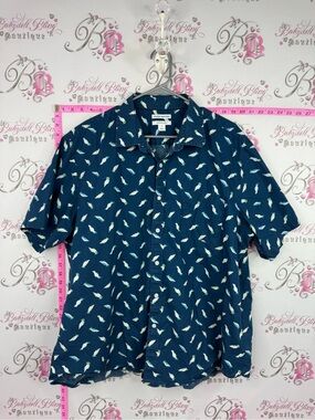 Amazon Essentials shirt Short-Sleeve Button-Down with Light Blue Parrot Print